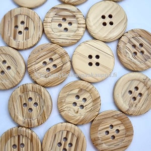 Muovinappi 4-reik&auml;inen 25mm puukuvioitu